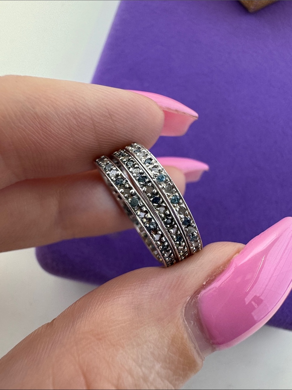 💛 Vintage 10k White Gold Blue & White Pavé Diamond Eternity Ring | Stackable - Picture 6 of 10